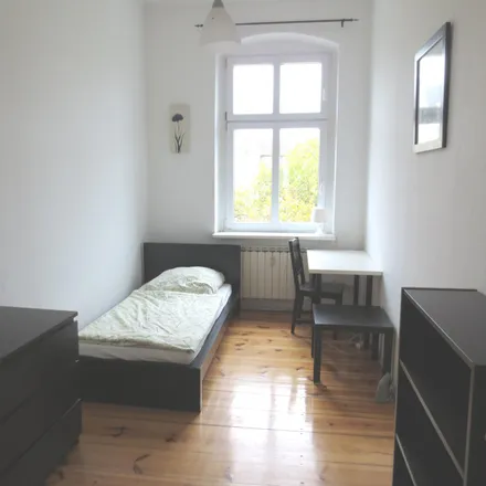 Rent this 4 bed room on Bürohaus Warschauer Spitze in Warschauer Straße 32, 10243 Berlin