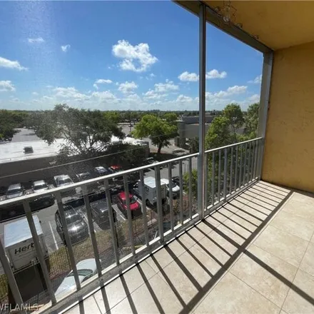 Image 7 - Towers Condominiums, 2366 East Mall Drive, Fort Myers, FL 33901, USA - Condo for rent