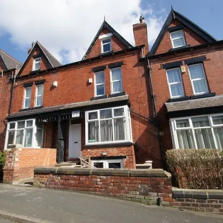 Rent this 8 bed townhouse on Richmond Mount in Leeds, LS6 1DF
