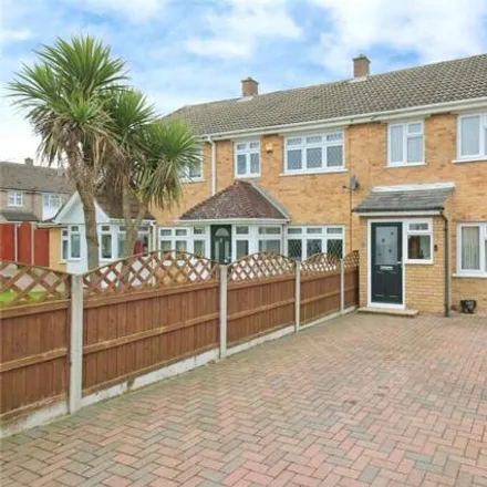 Buy this 3 bed townhouse on Downs Farm in Queens Gardens, Dartford