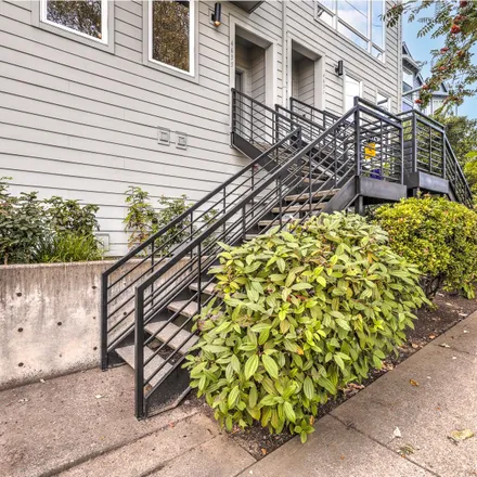 Buy this 3 bed condo on 4635 South Corbett Avenue in Portland, OR 97239