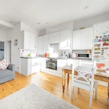 Image 5 - Glebe Road, London, N8 7DD, United Kingdom - Apartment for sale