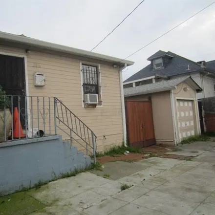 Buy this 1 bed house on 3915 East 12th Street in Oakland, CA 94601