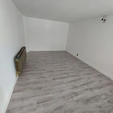 Rent this 1 bed apartment on Rue de Baume 4 in 7100 La Louvière, Belgium