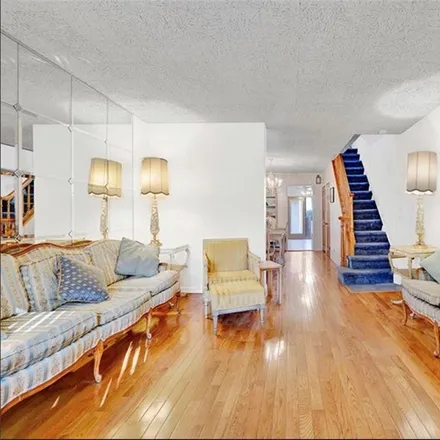 Image 4 - 215 Dahlgren Place, New York, NY 11209, USA - Townhouse for sale