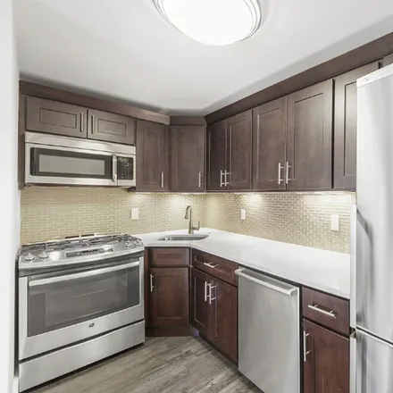 Rent this 3 bed apartment on E 91st St