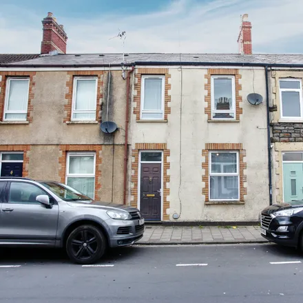 Rent this 3 bed townhouse on Tin Street in Cardiff, CF24 0HF