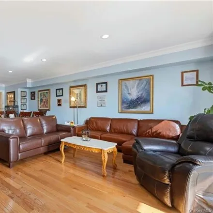 Image 6 - 181 Buttrick Avenue, New York, NY 10465, USA - Townhouse for sale