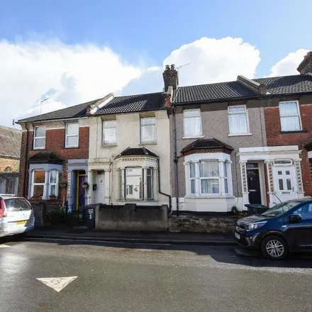 Rent this 3 bed townhouse on Milton Road in Swanscombe, DA10 0NA