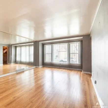 Image 5 - 331 East 82nd Street, Chicago, IL 60617, USA - House for sale