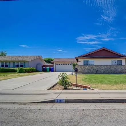 Buy this 3 bed house on 701 Mc Kelvey Avenue in Kern County, CA 93308
