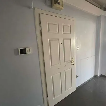 Rent this 3 bed apartment on Göztepe Eczanesi in Fahrettin Kerim Gökay Caddesi, Kadıköy