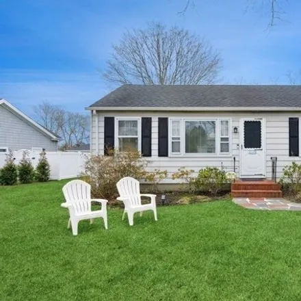 Buy this 2 bed house on 28 Hallock Road in Southampton, East Quogue