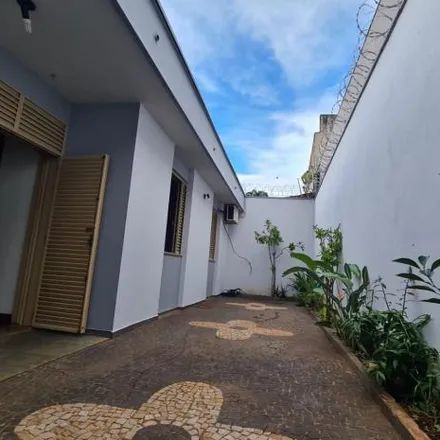 Buy this 3 bed house on Rua São Francisco de Assis in Vigilato Pereira, Uberlândia - MG