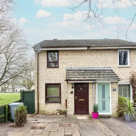Buy this 2 bed house on Pensclose in Witney, OX28 2EG
