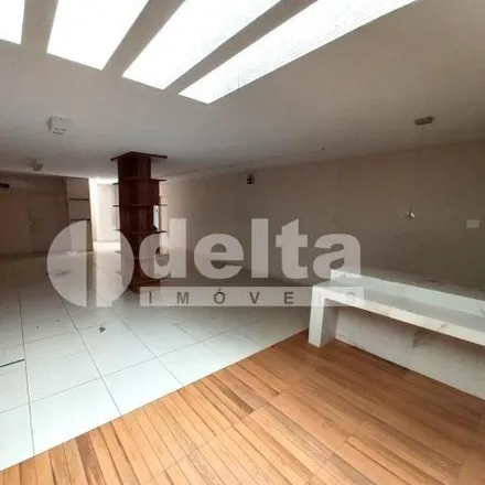 Rent this 6 bed house on Avenida Floriano Peixoto in Centro, Uberlândia - MG