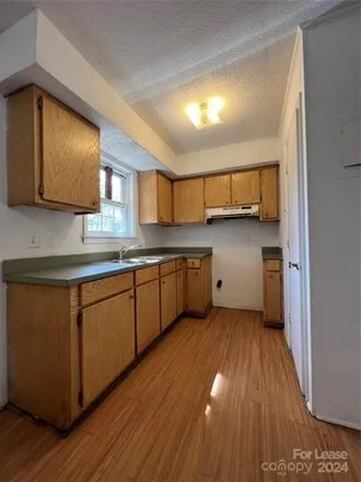 Image 3 - 370 North Poplar Street, Groves, Gastonia, NC 28054, USA - Apartment for rent