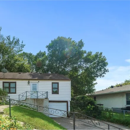 Image 3 - Silver Lake Rd, 37th Avenue Northeast, St. Anthony, Hennepin County, MN 55418, USA - House for sale