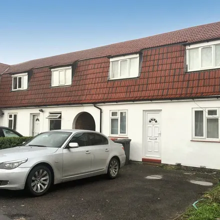 Rent this 3 bed townhouse on Shackleton Road in Elliman Avenue, Wexham Court