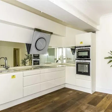 Rent this 3 bed apartment on 120 Westbourne Terrace Mews in London, W2 6QG