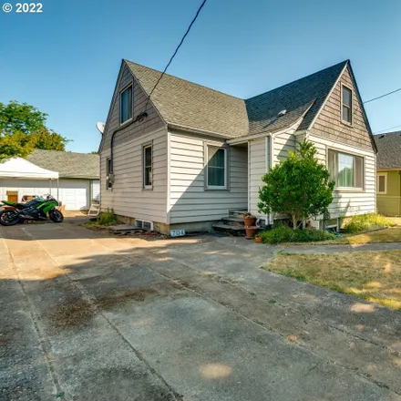 Buy this 4 bed house on 702 West 19th Street in Vancouver, WA 98660