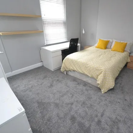 Rent this 5 bed townhouse on 24 Hungerton Street in Nottingham, NG7 1HL