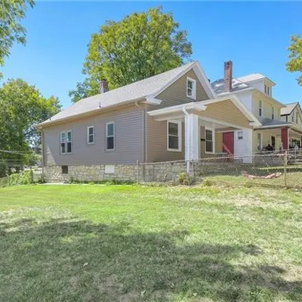 Image 2 - 529 Everett Avenue, Kansas City, KS 66101, USA - House for sale