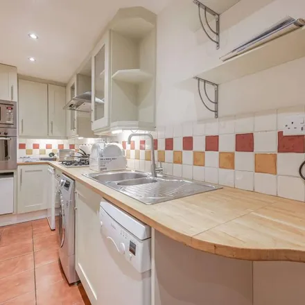 Rent this 1 bed apartment on 268 Redcliffe Gardens in London, SW10 9EW