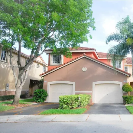 Rent this 3 bed townhouse on 3804 San Simeon Circle in Weston, FL 33331