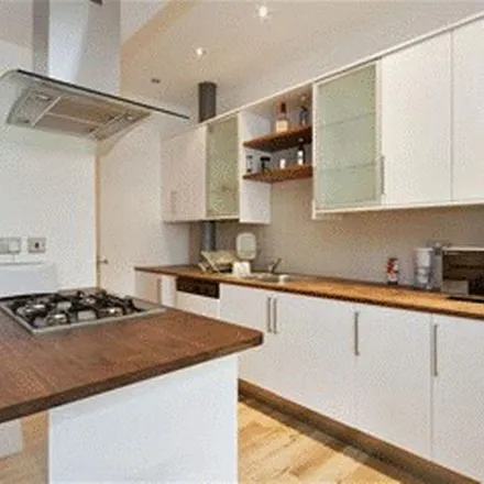 Image 2 - Saxon House, 56 Commercial Street, Spitalfields, London, E1 6RW, United Kingdom - Apartment for rent