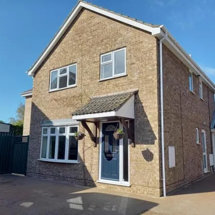 Buy this 5 bed house on Maple Close in Sawtry, PE28 5QJ