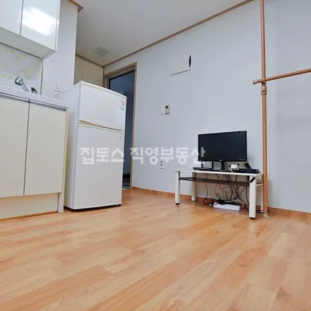 Rent this studio apartment on 서울특별시 도봉구 쌍문동 81-208