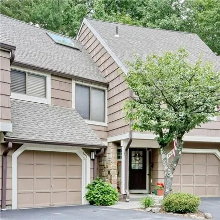 Buy this 2 bed condo on 193 Treetop Circle in Nanuet, NY 10954