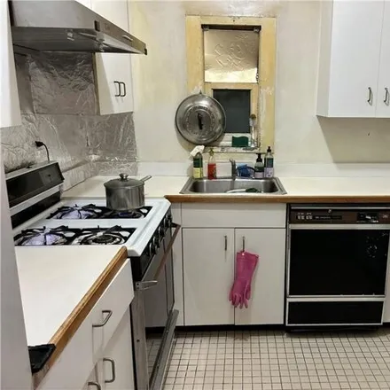 Image 4 - 1720 East 14th Street, New York, NY 11229, USA - Condo for sale