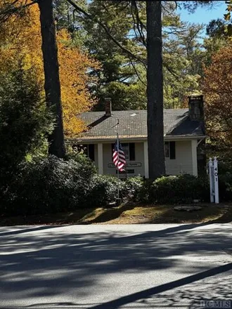 Image 6 - 401 N Fifth St, Highlands, North Carolina, 28741 - House for sale