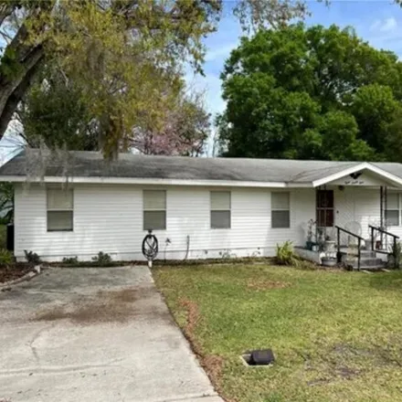 Buy this studio apartment on 899 5th St in Winter Haven, Florida
