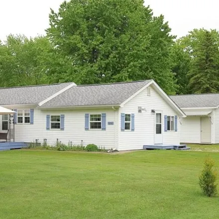 Buy this 3 bed house on 1276 Gunton Drive in Avonia, Erie County