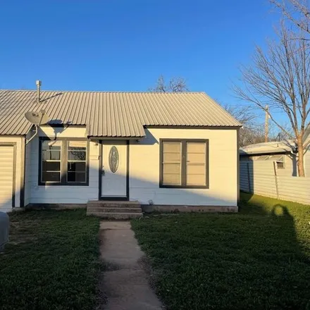 Buy this 2 bed house on 1324 North 9th Street in Ballinger, TX 76821