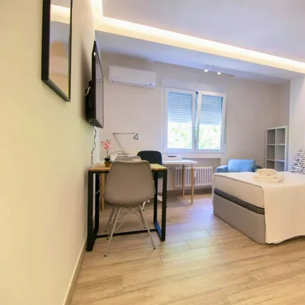 Rent this studio apartment on Madrid in Tintorería Álvarez, Paseo de la Castellana