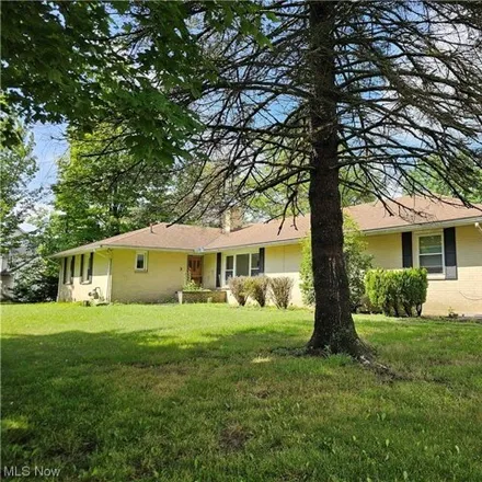 Rent this 3 bed house on Old State Road in Middlefield, Middlefield Township