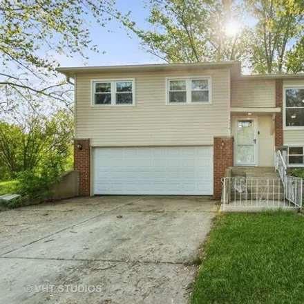 Buy this 3 bed house on 75th Street in Woodridge, IL 60517