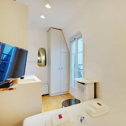 Image 6 - 6 Rue Marietta Alboni, 75016 Paris, France - Apartment for rent