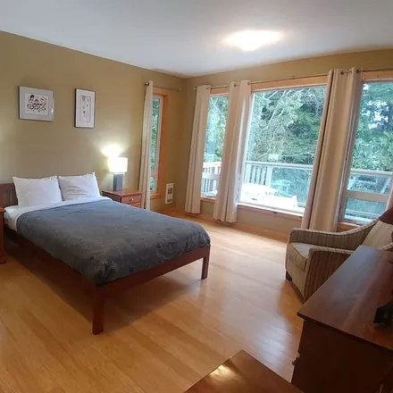 Rent this 3 bed house on Tofino in BC V0R 2Z0, Canada