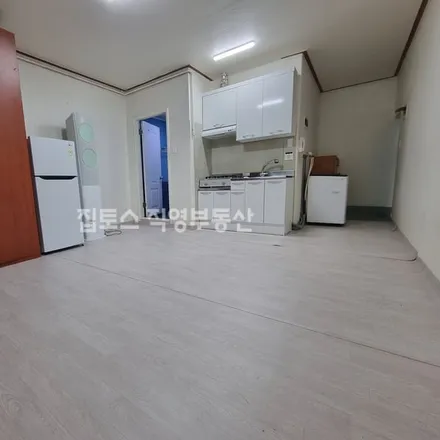 Rent this studio apartment on 서울특별시 동작구 사당동 316-120