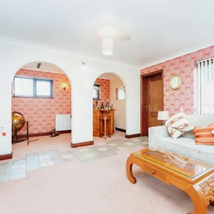 Image 7 - Ampthill Road, Shefford, SG17 5BB, United Kingdom - House for sale