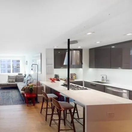 Image 1 - 200 East 84th Street, New York, NY 10028, USA - Apartment for sale