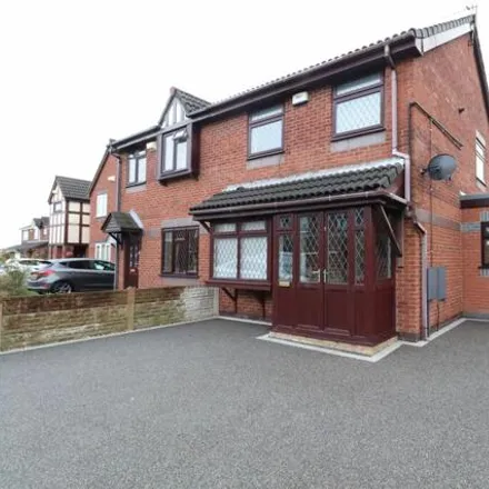 Rent this 3 bed duplex on St Austell Close in Moreton, CH46 6DT