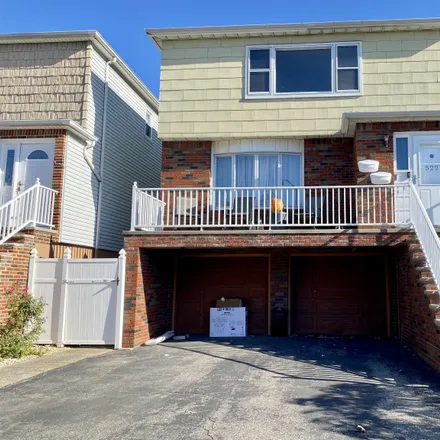 Rent this 3 bed apartment on 522 Avenue C in Port Johnson, Bayonne