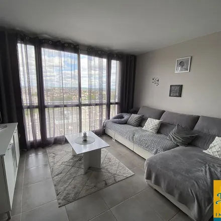 Rent this 3 bed apartment on 17 Boulevard Louis Blanc in 87000 Limoges, France