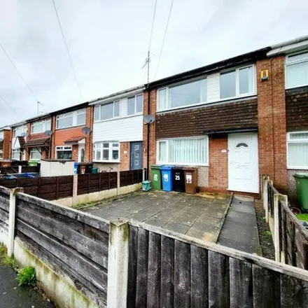 Rent this 3 bed townhouse on Olwen Crescent in Stockport, SK5 6XG